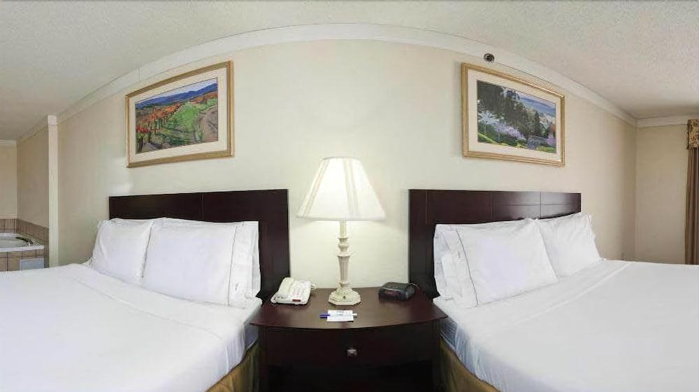 Holiday Inn Express Hotel & Suites Plainview By Ihg Екстер'єр фото