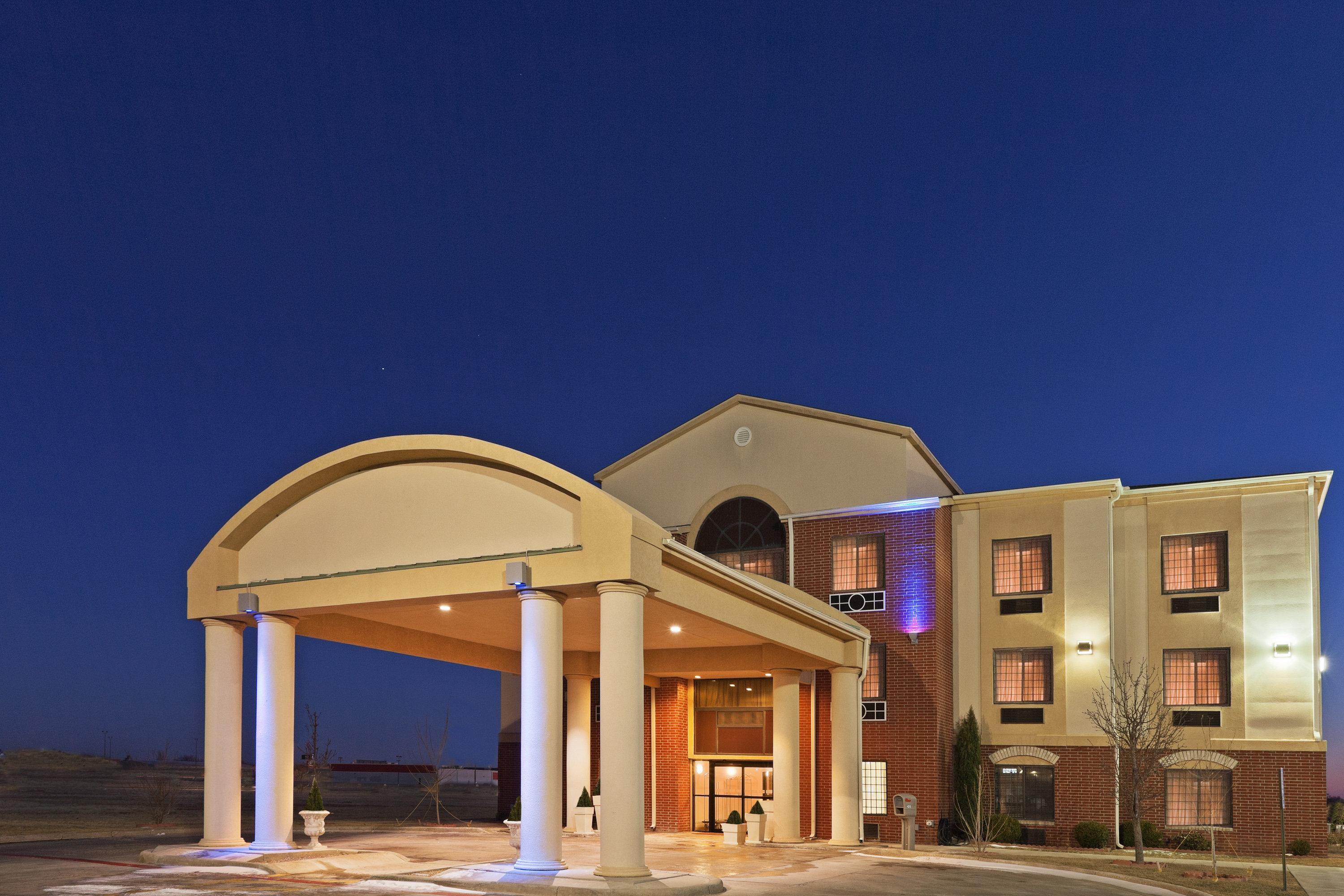 Holiday Inn Express Hotel & Suites Plainview By Ihg Екстер'єр фото