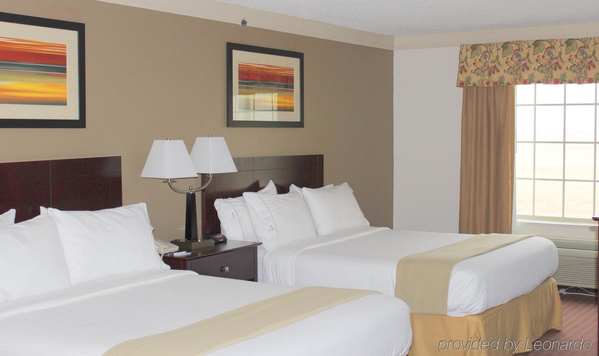 Holiday Inn Express Hotel & Suites Plainview By Ihg Екстер'єр фото